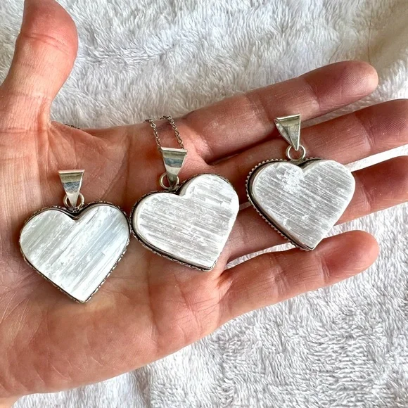 925 New Stock! Raw Selenite ❤️ Heart Pendants Necklace - Picture 2 of 4